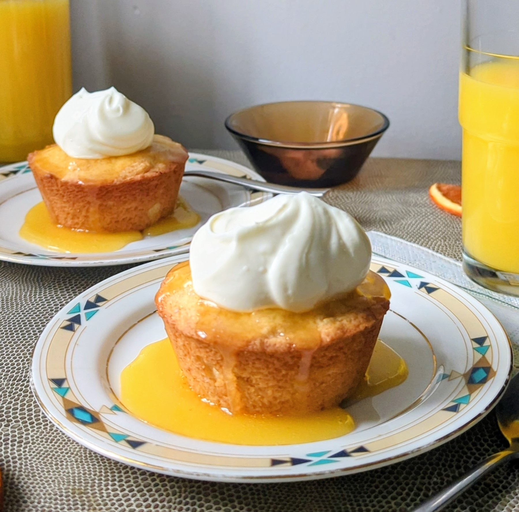 Gâteau Avec Caramel à L'orange Crème Fraîche Fouettée