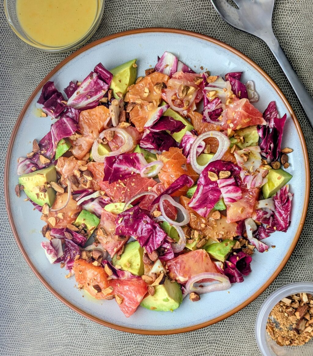 Salade D'agrumes Et D'avocats à La Vinaigrette à L'orange Et Au Gingembre